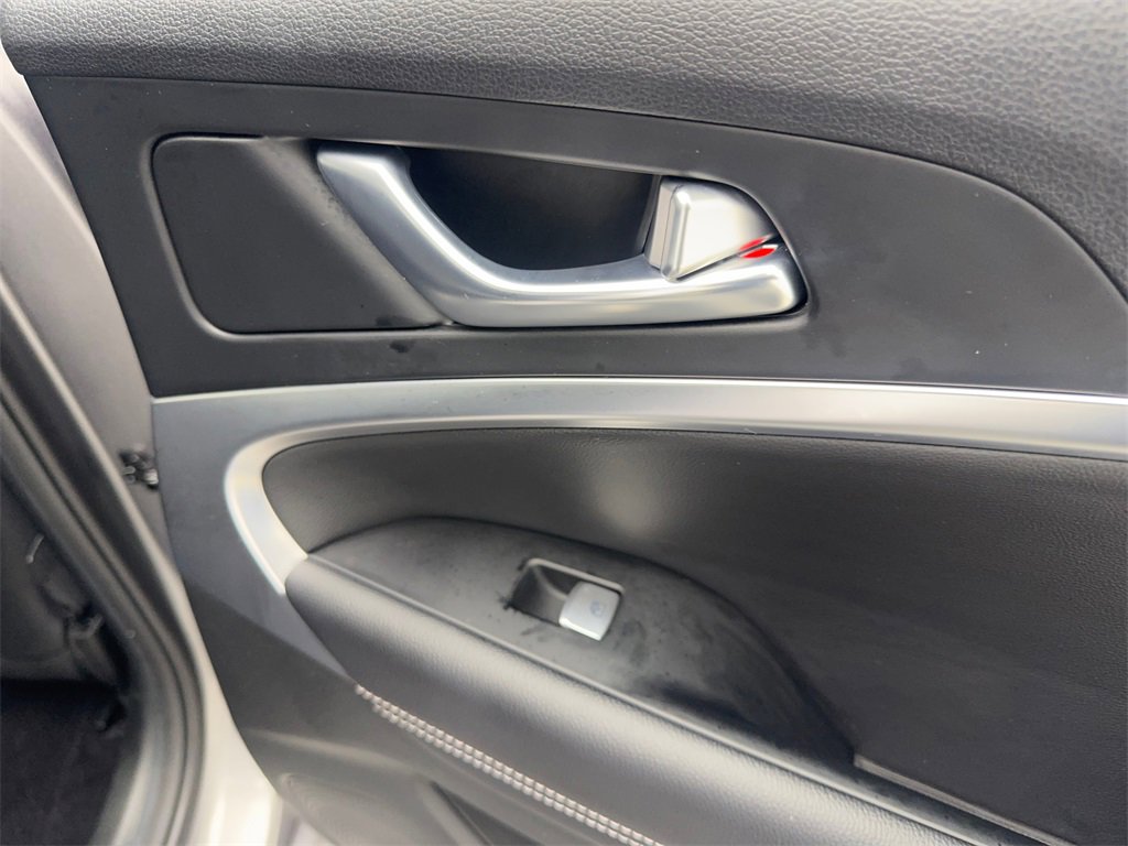 Used 2025 Genesis G70 2.5T image 43