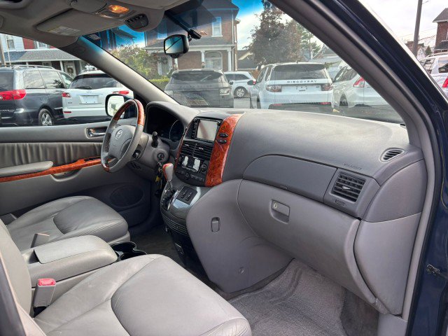 Used 2007 Toyota Sienna XLE Limited image 18