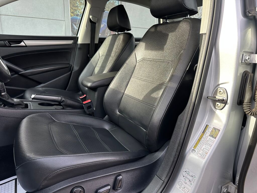 Used 2014 Volkswagen Passat 1.8T Wolfsburg Edition image 11