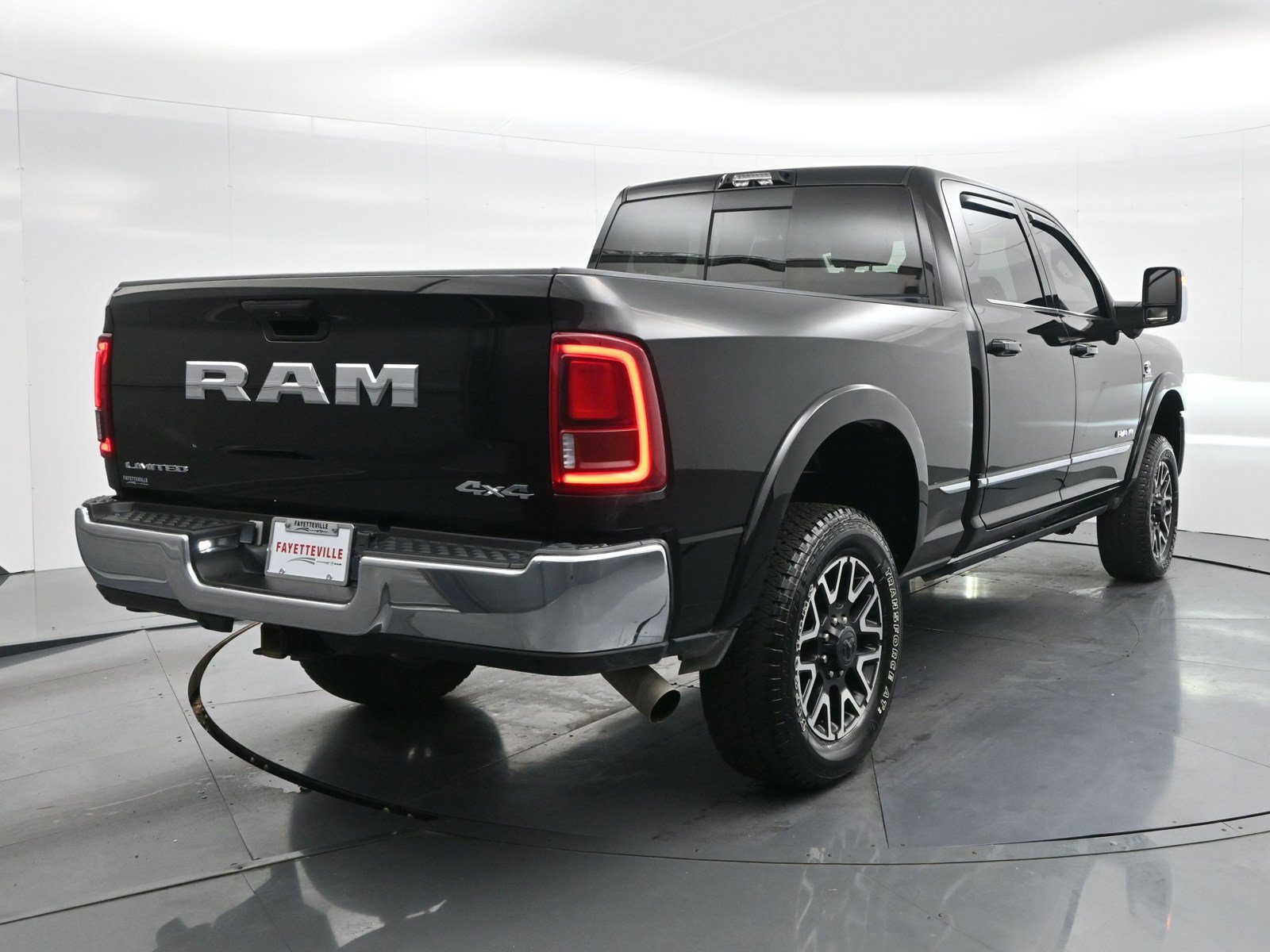 Used 2025 RAM 2500 Limited AWD/4WD image 5