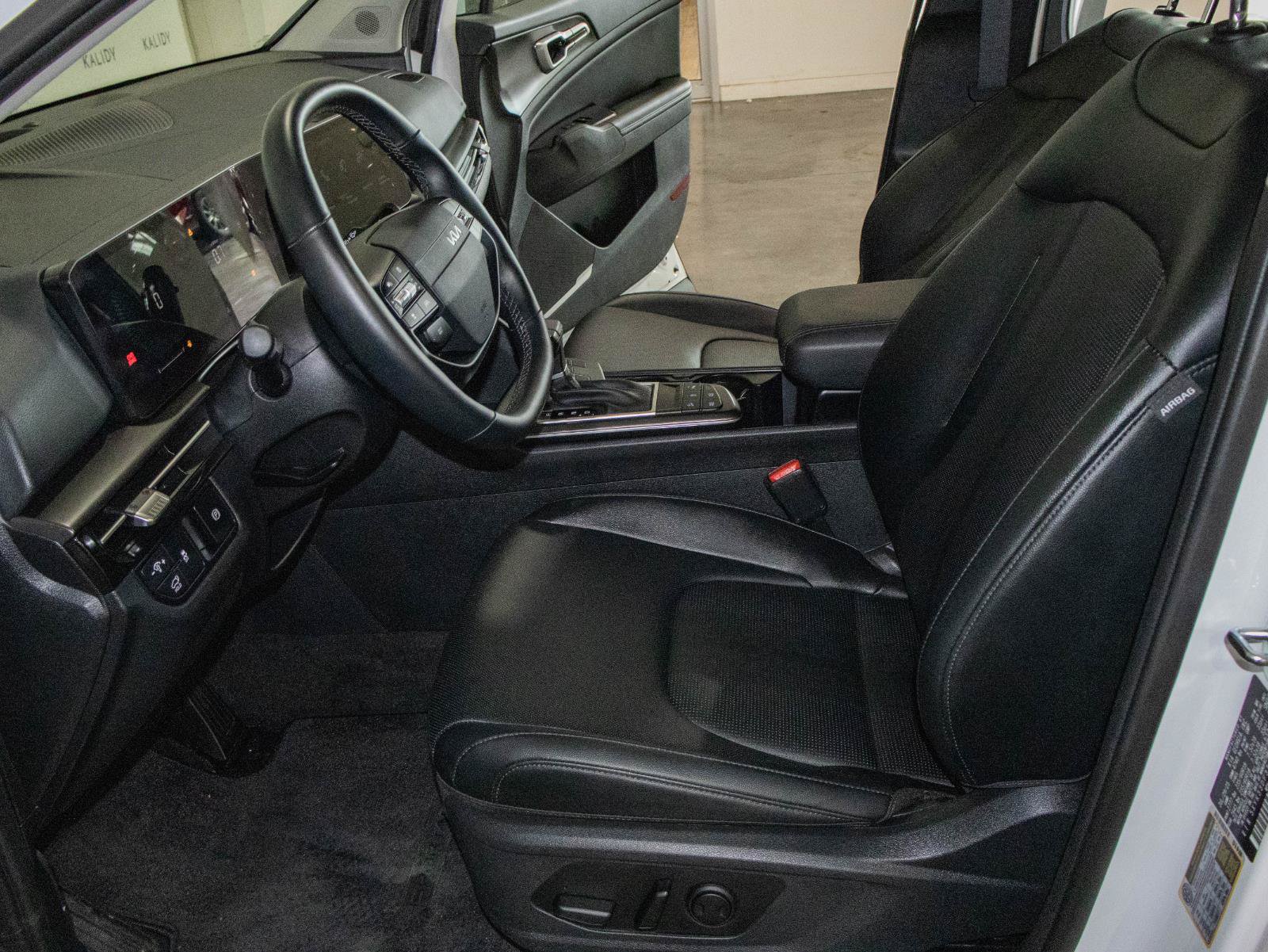 Used 2026 Kia Sportage EX FWD image 7