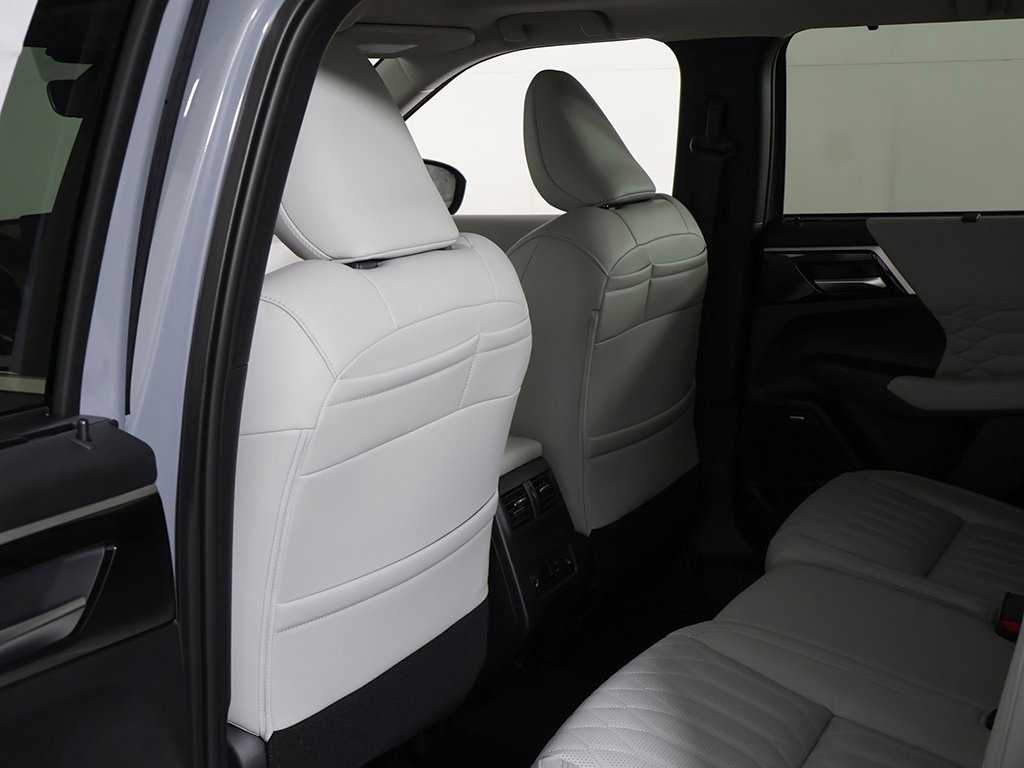 New 2025 Mitsubishi Outlander SEL image 33