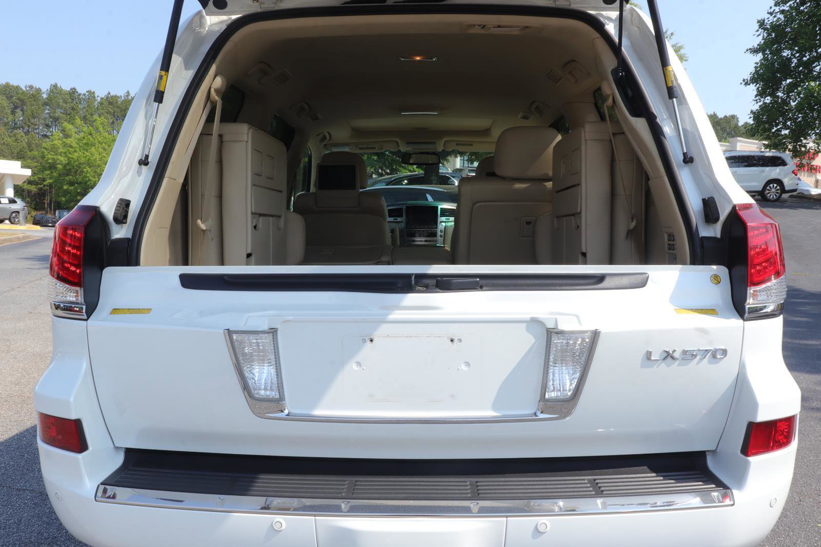 Used 2013 Lexus LX 570 4WD w/ Luxury Pkg image 15
