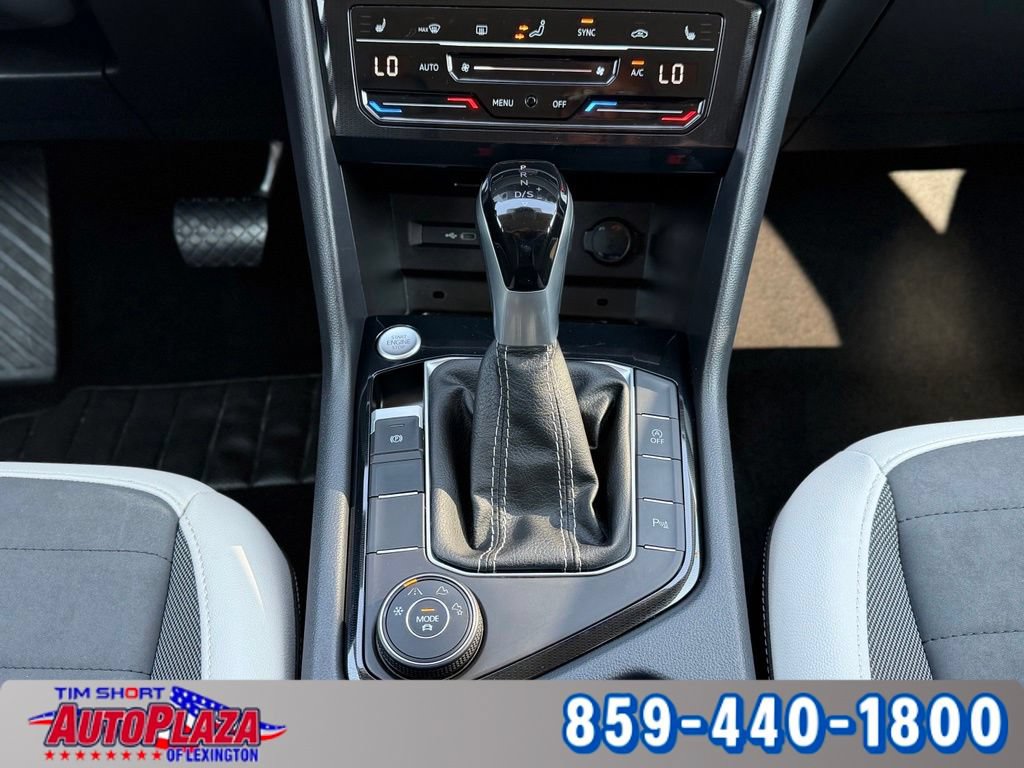 Used 2025 Volkswagen Taos SE AWD/4WD image 13