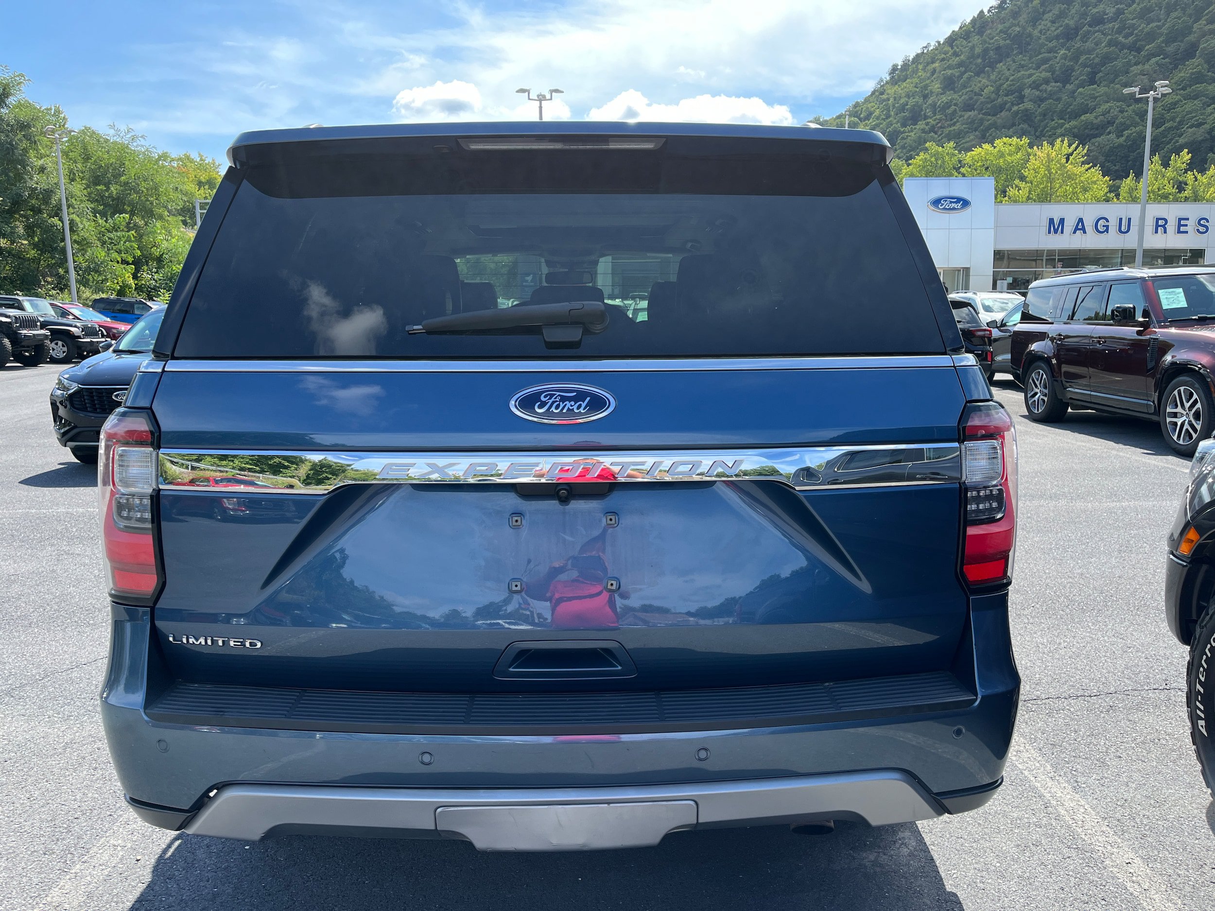 Used 2019 Ford Expedition Limited w/ Equipment Group 301A AWD/4WD image 7