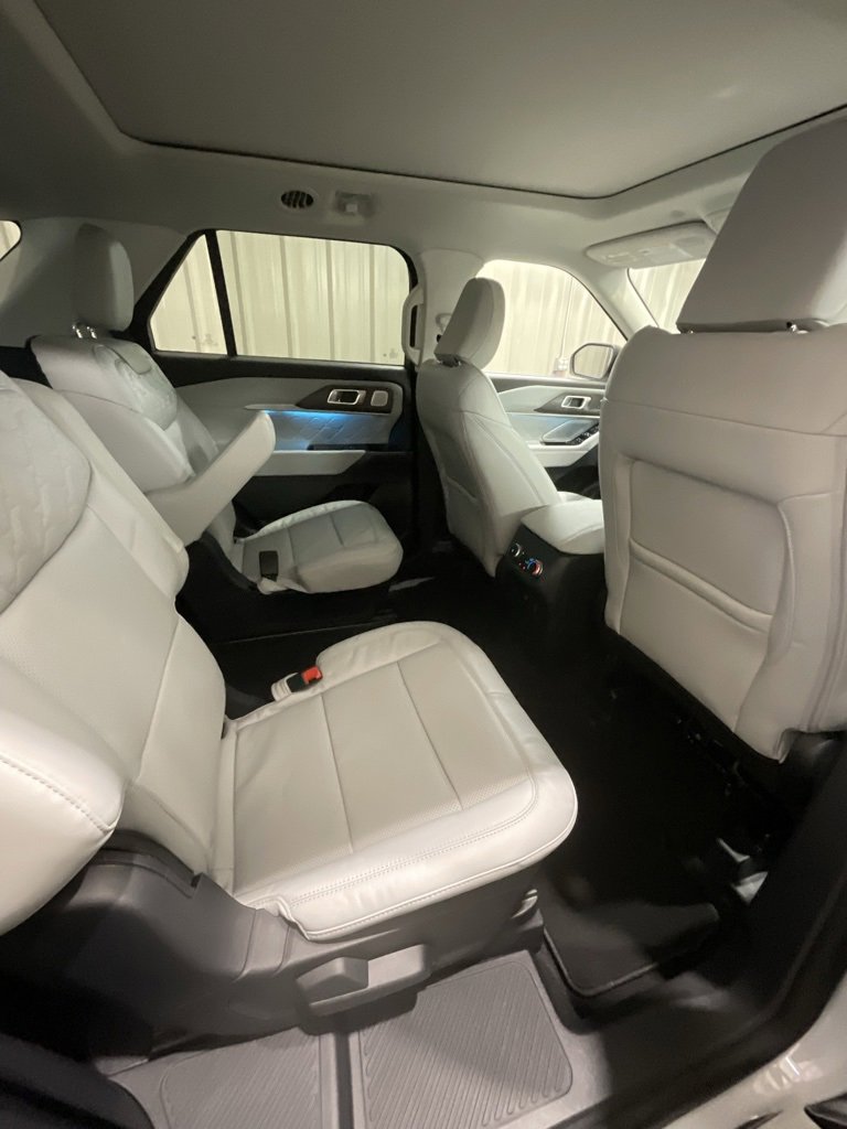 Used 2025 Ford Explorer Platinum w/ Ultimate Package image 14