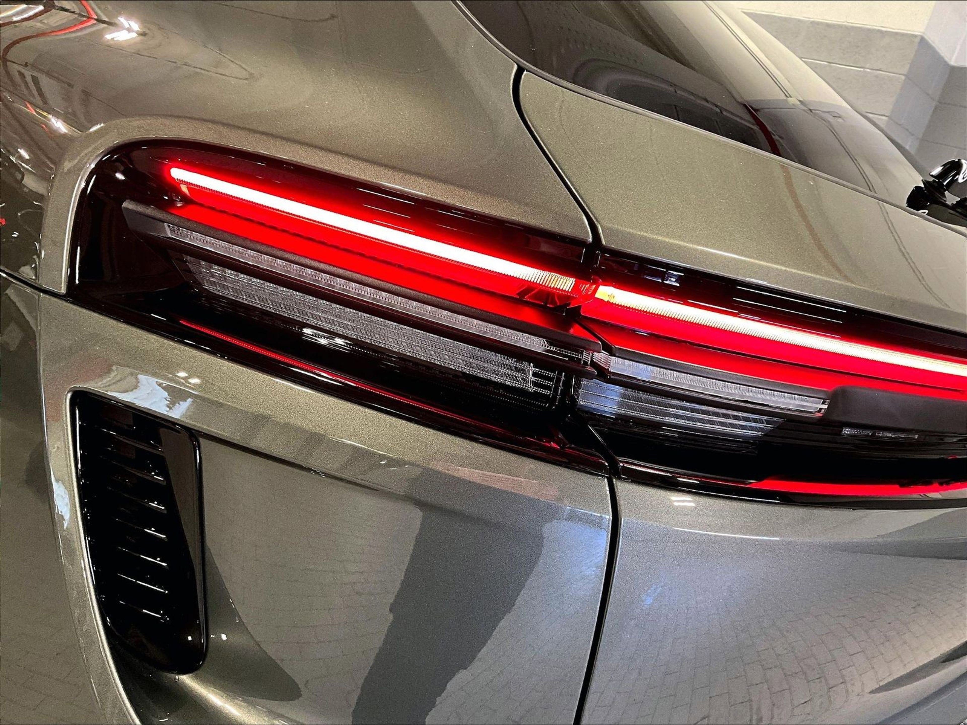 New 2026 Porsche Macan Turbo Electric AWD/4WD image 25