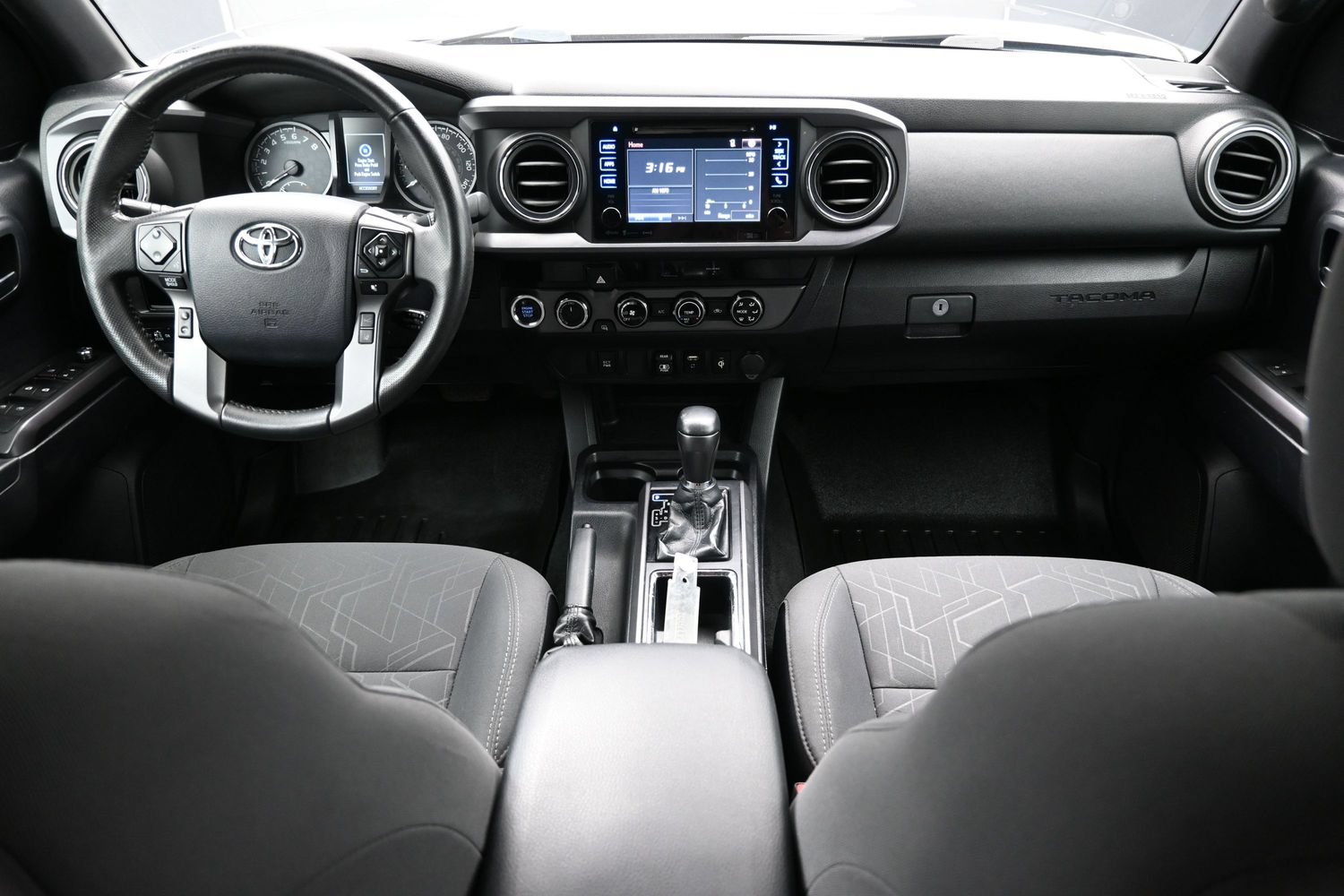 Used 2018 Toyota Tacoma TRD Off-Road AWD/4WD image 14