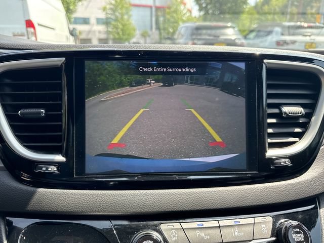 Used 2025 Chrysler Pacifica Select FWD image 24