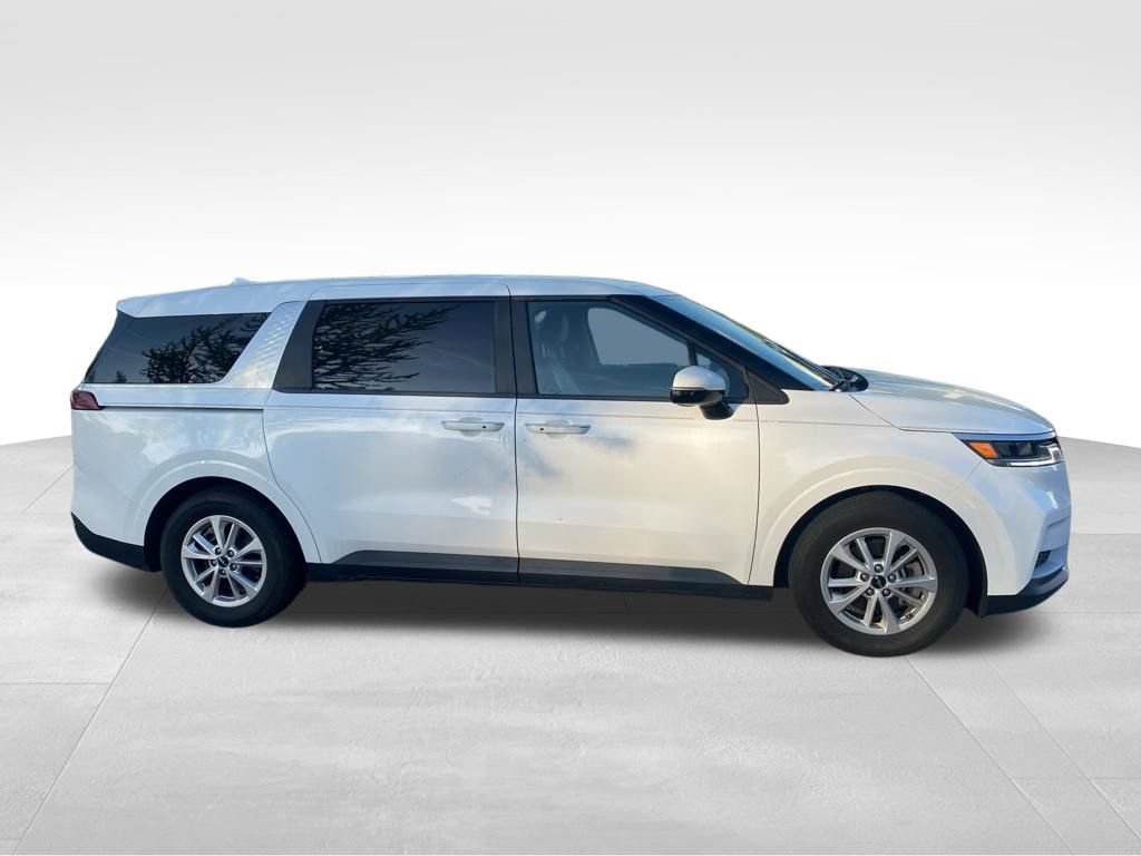 Certified 2024 Kia Carnival LX FWD image 17