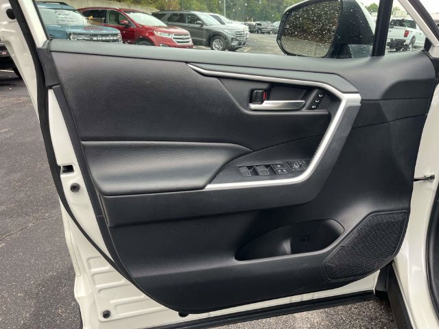Used 2022 Toyota RAV4 XLE Premium AWD/4WD image 18