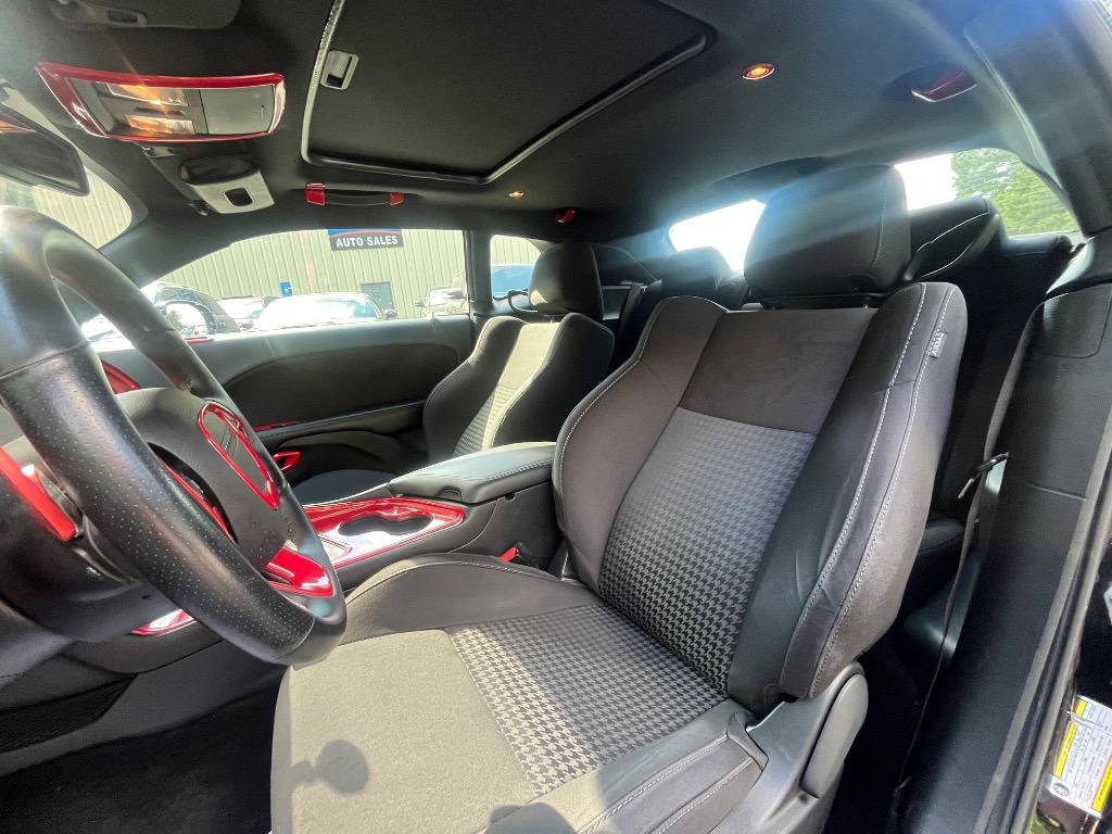Used 2018 Dodge Challenger R/T RWD image 15