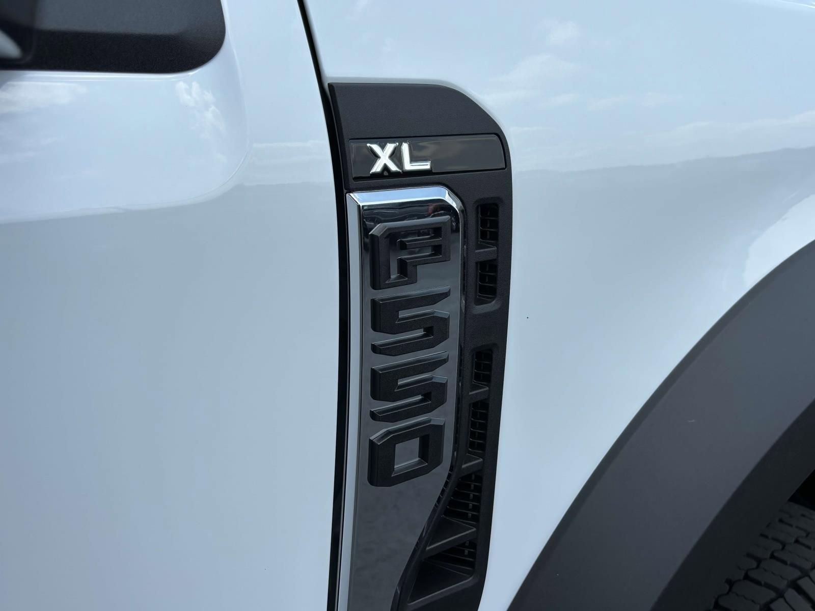 New 2025 Ford F550 4x4 Regular Cab Super Duty image 31