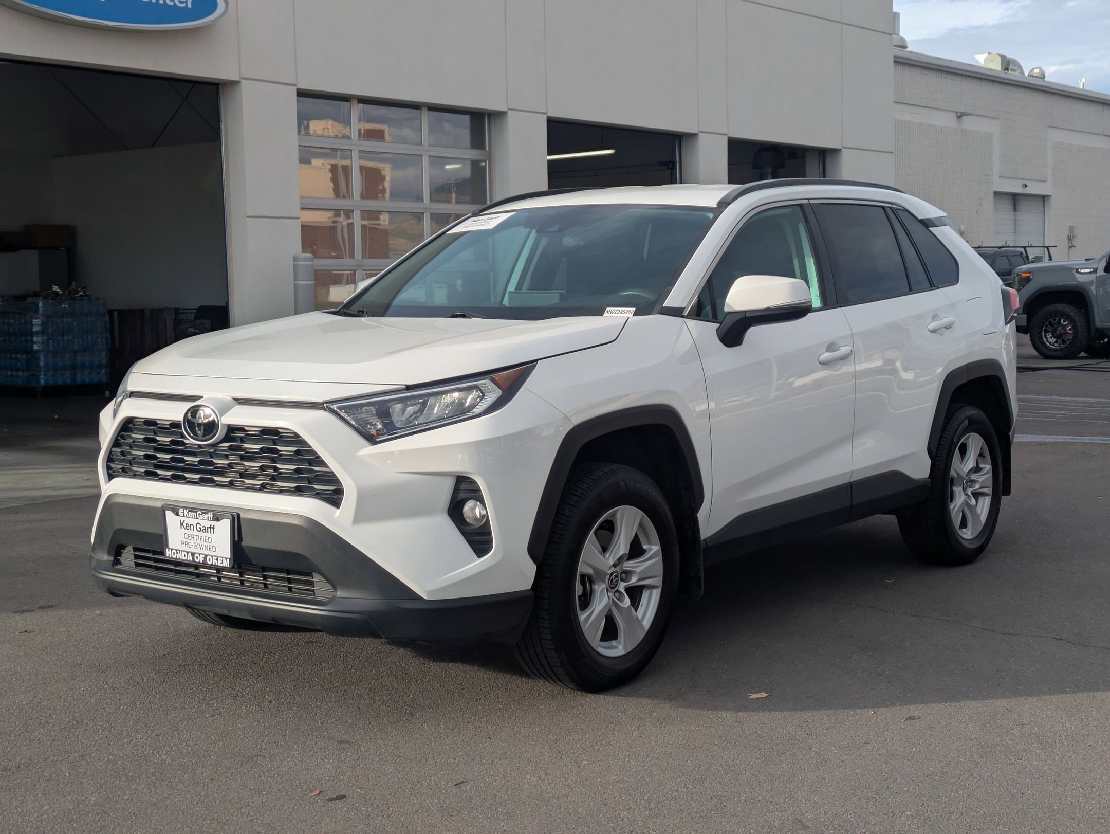 Used 2021 Toyota RAV4 XLE w/ Carpet Mat Package (TMS) image 11