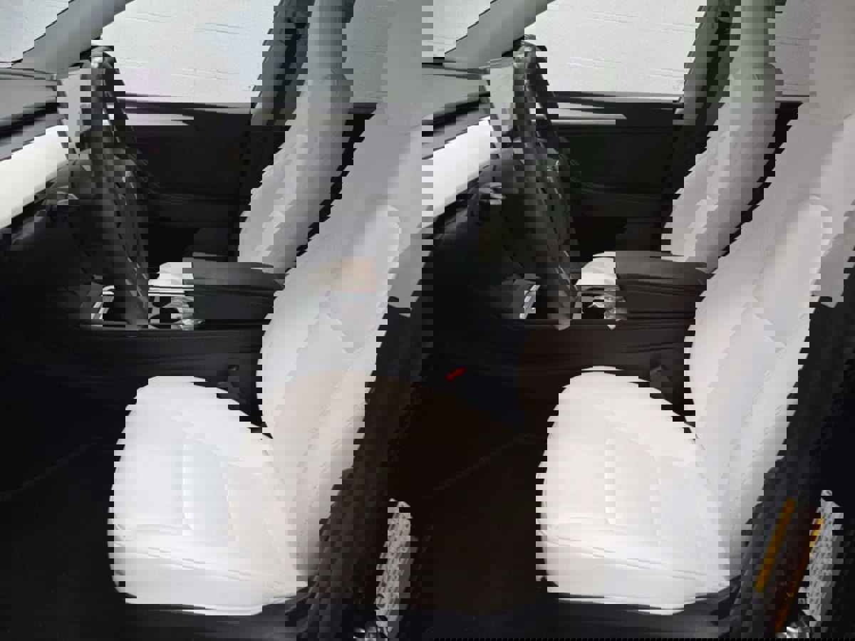 Used 2023 Tesla Model Y Performance image 2