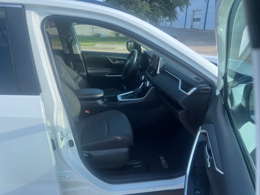 Used 2023 Toyota RAV4 XLE AWD/4WD image 16