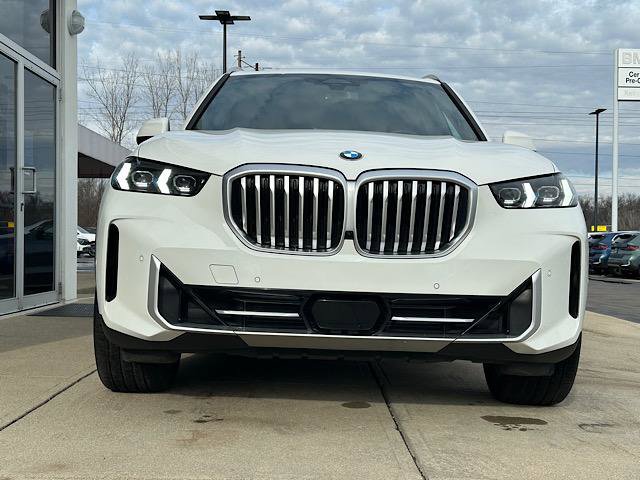 Certified 2025 BMW X5 xDrive40i w/ Premium Package image 2