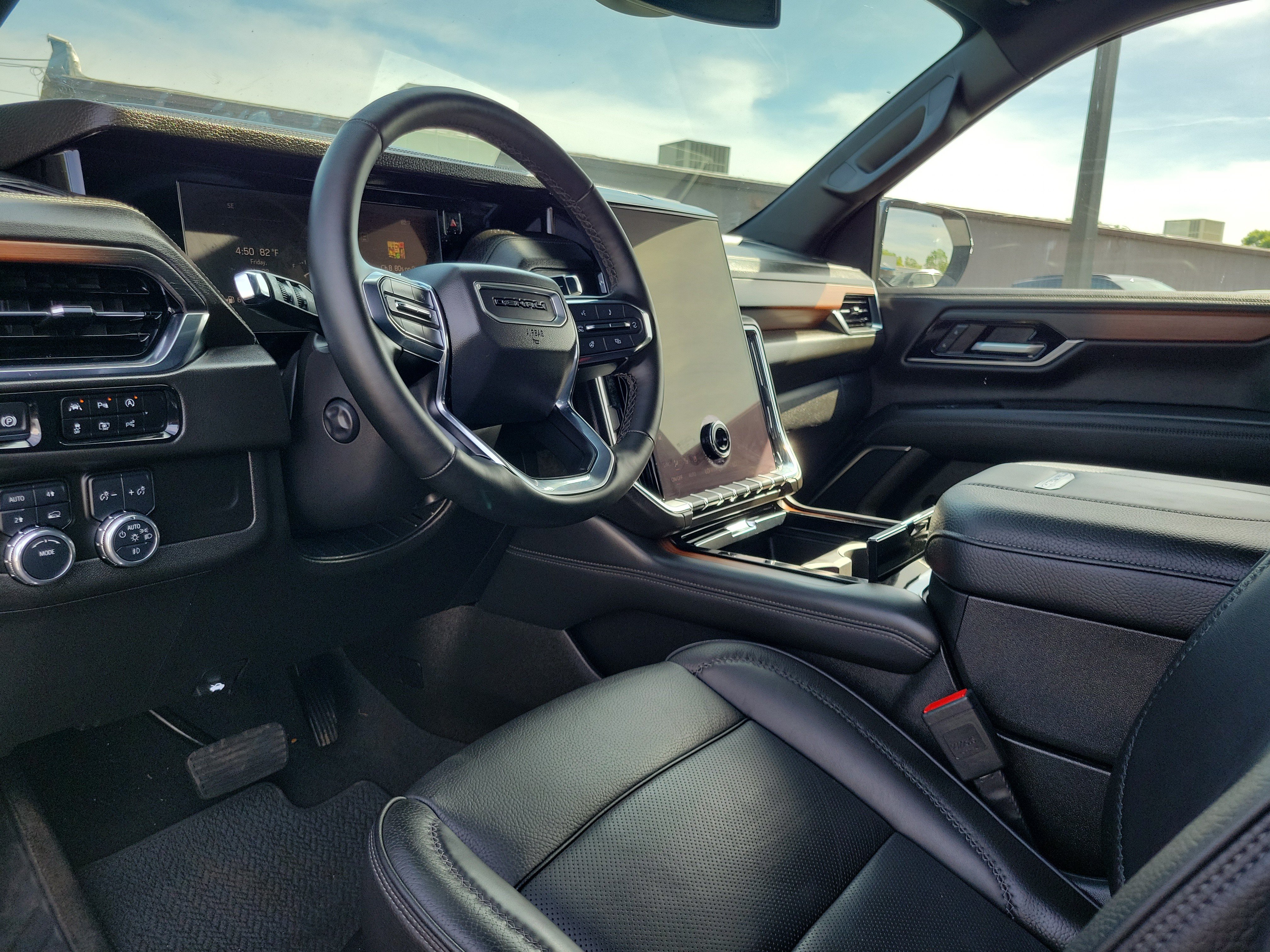 Used 2025 GMC Yukon Denali AWD/4WD image 19