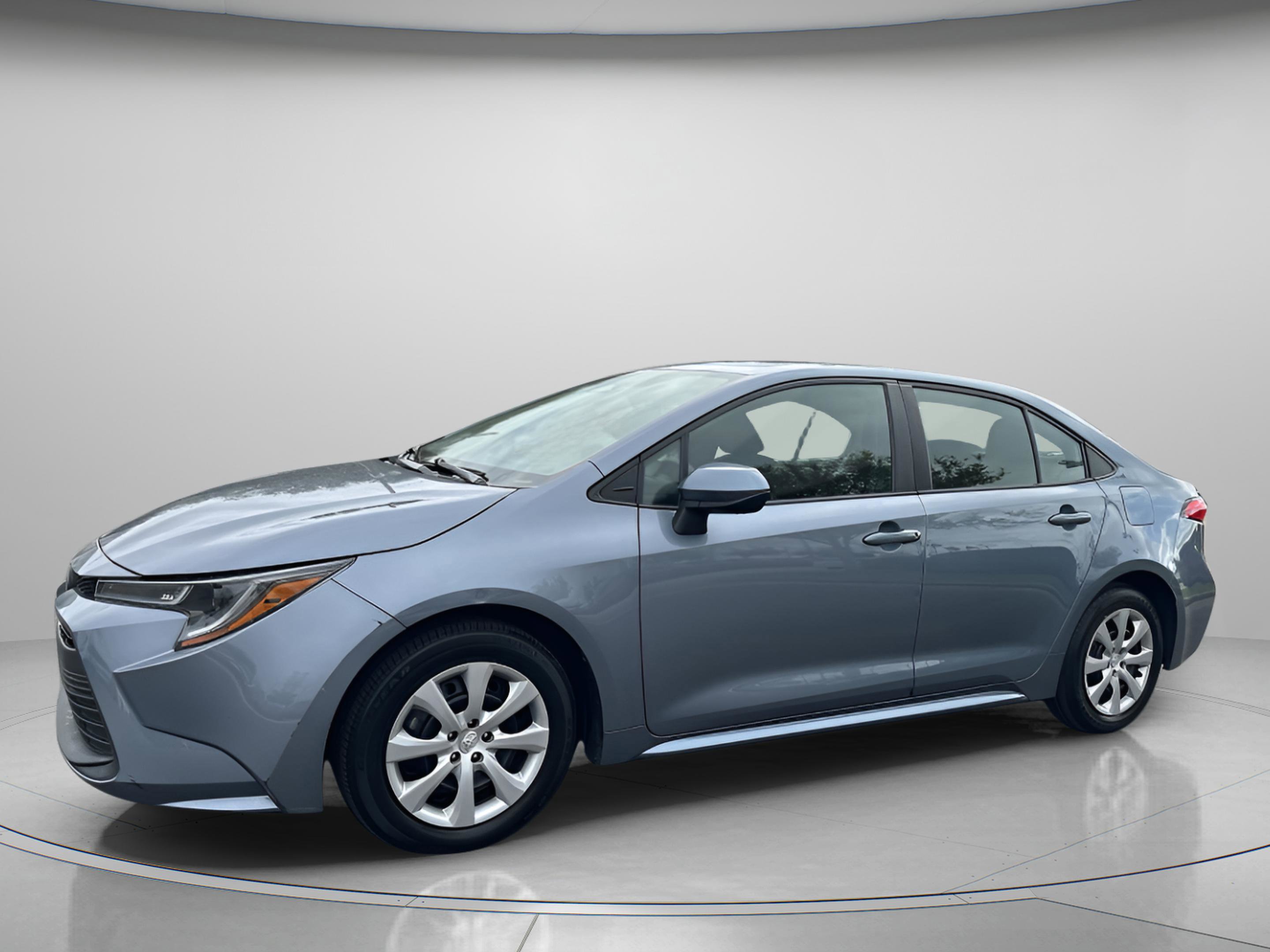 Used 2023 Toyota Corolla LE image 2