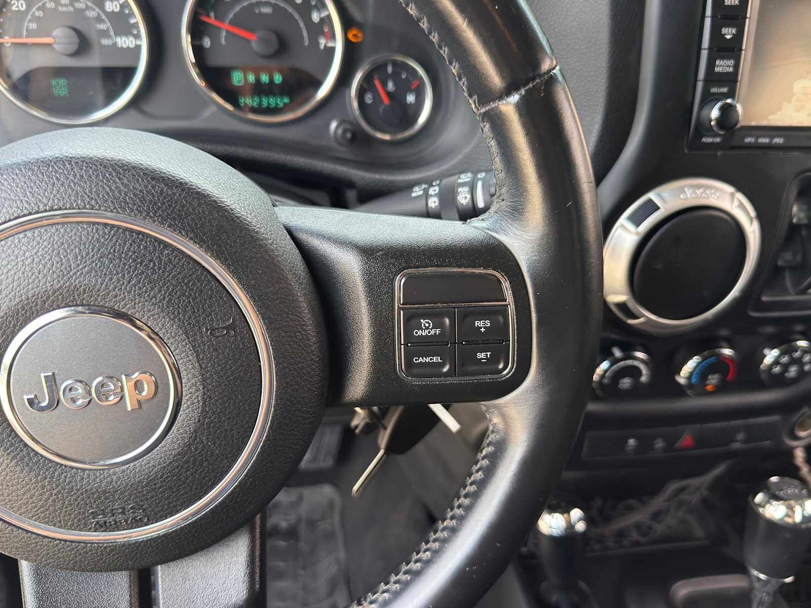 Used 2015 Jeep Wrangler Unlimited Rubicon w/ Connectivity Group AWD/4WD image 16