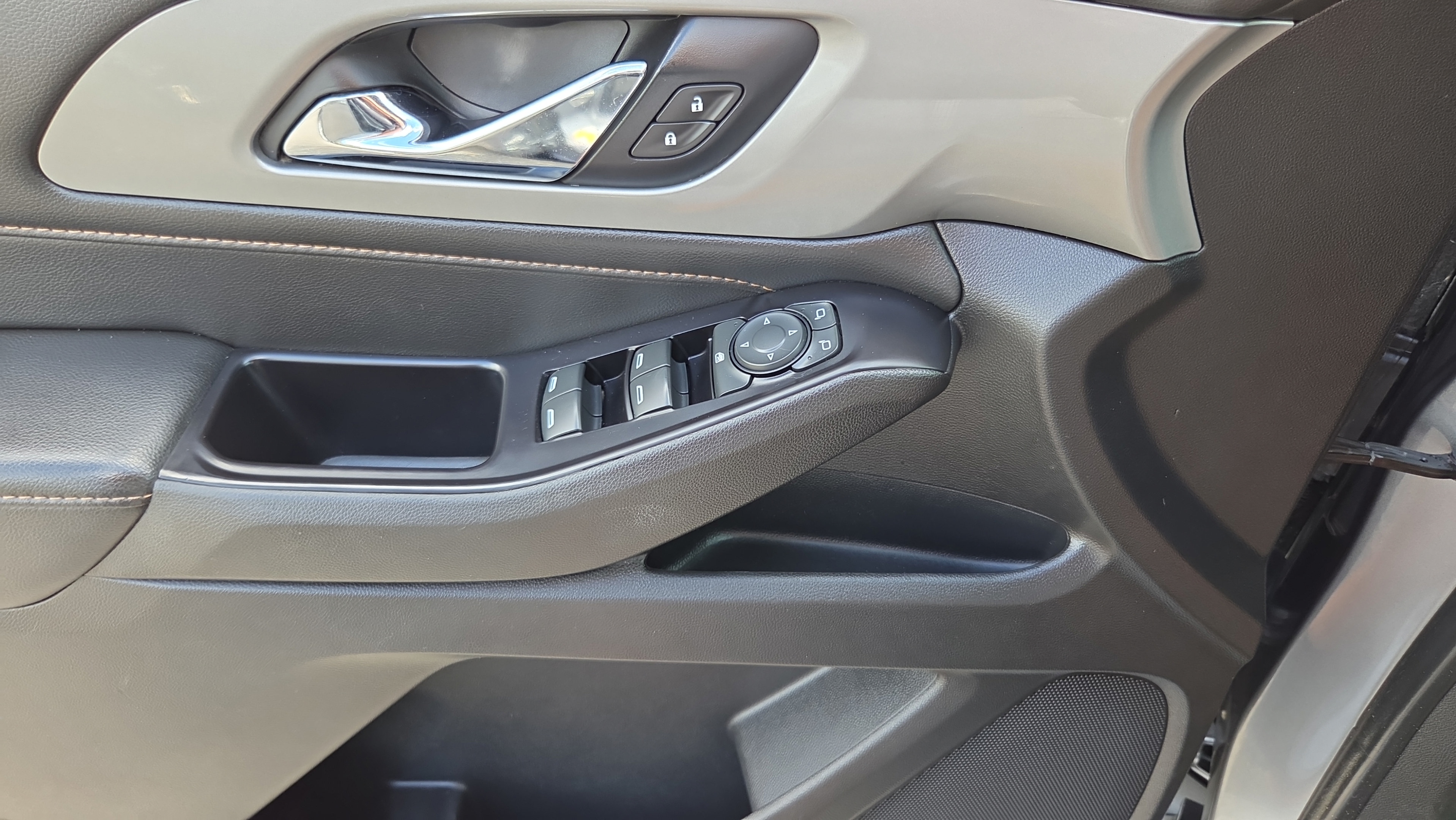 Certified 2020 Chevrolet Traverse LS w/ LPO, Floor Liner Package FWD image 27