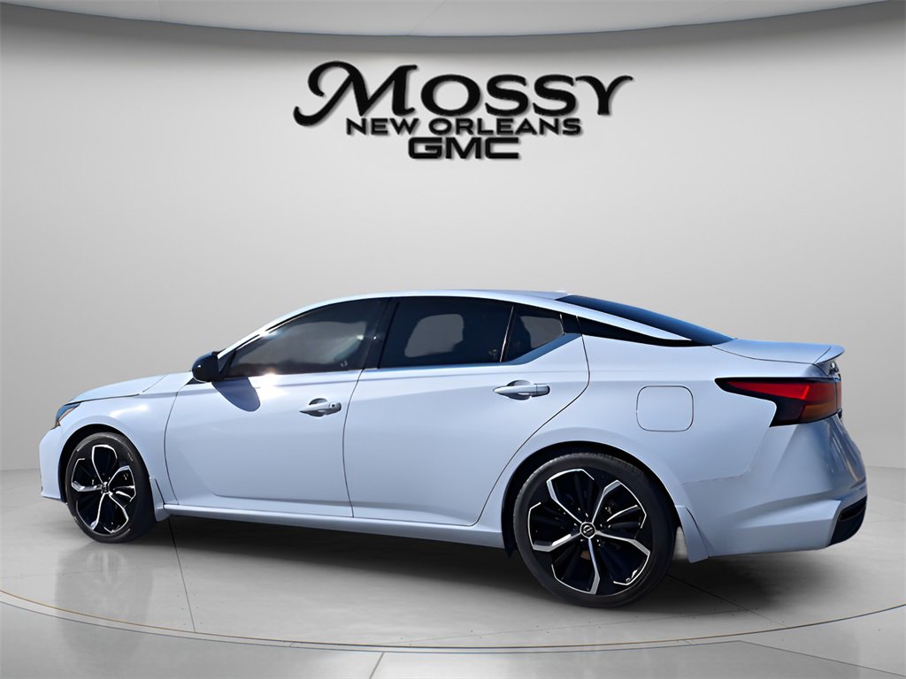 Used 2023 Nissan Altima 2.5 SR w/ SR Premium Package image 7
