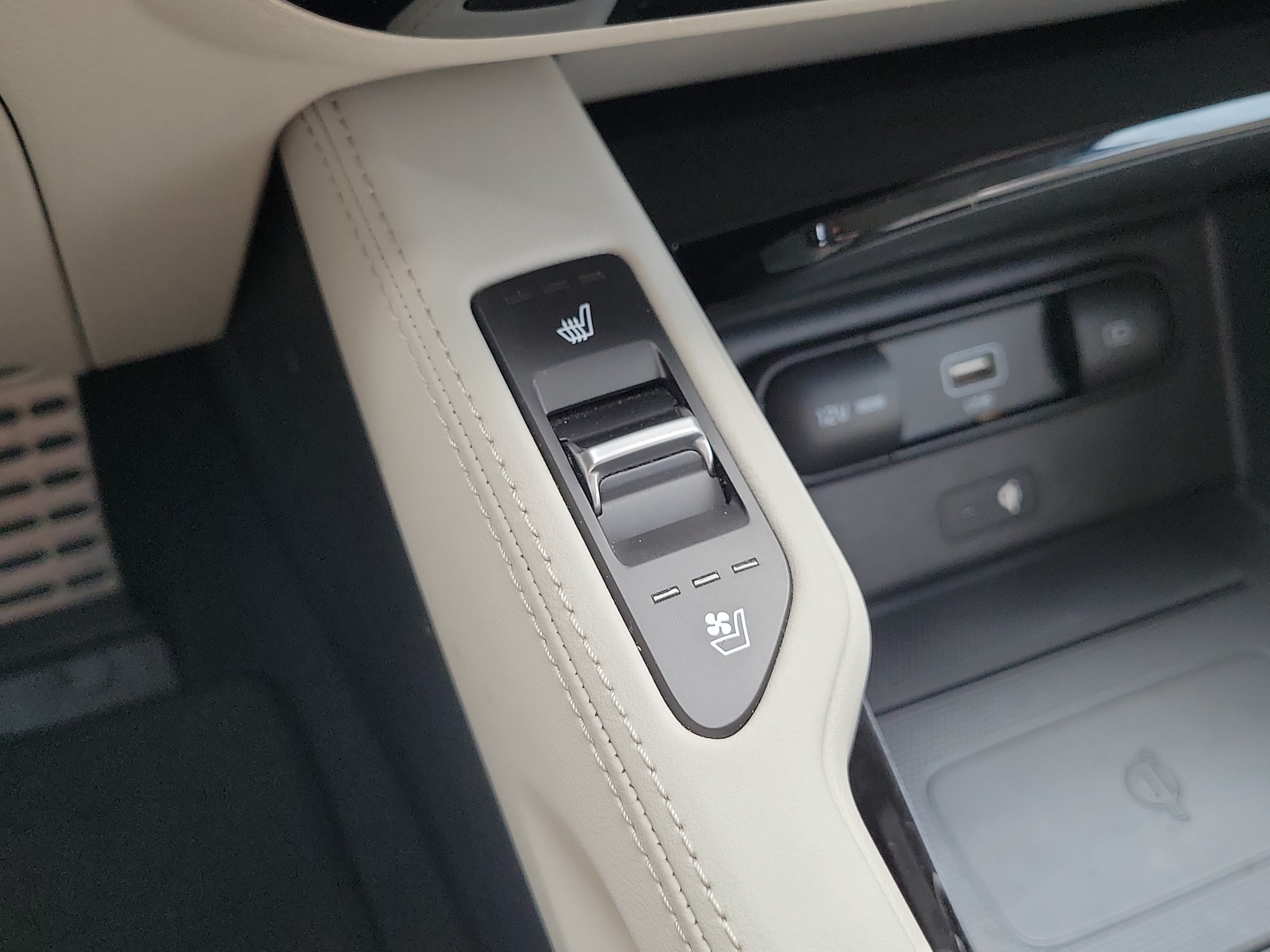 Certified 2022 Kia Telluride SX w/ SX Prestige Package AWD/4WD image 37