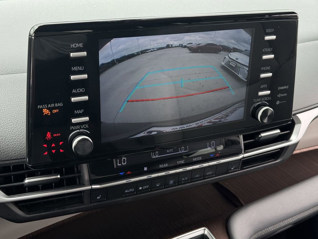 Used 2022 Toyota Sienna XLE FWD image 17