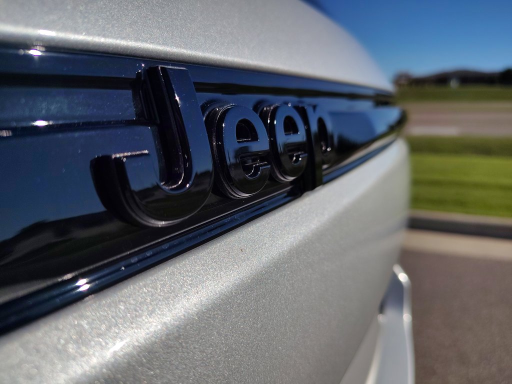New 2025 Jeep Grand Cherokee Limited w/ Luxury Tech Group II RWD image 7