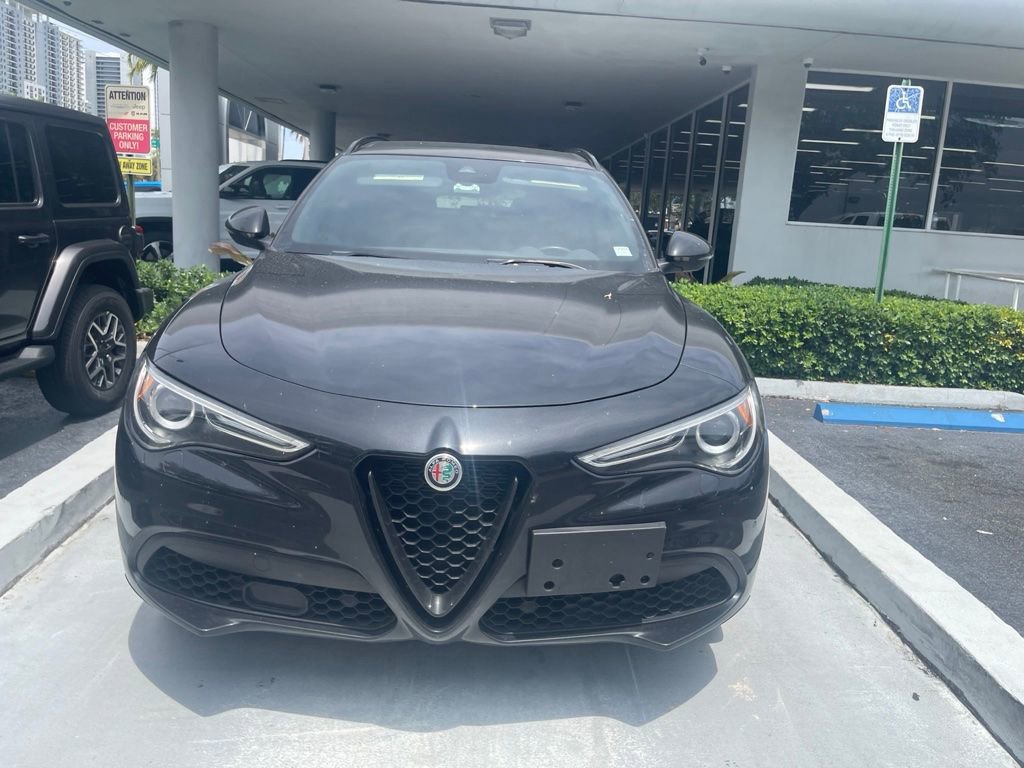 Used 2022 Alfa Romeo Stelvio Veloce AWD/4WD image 2