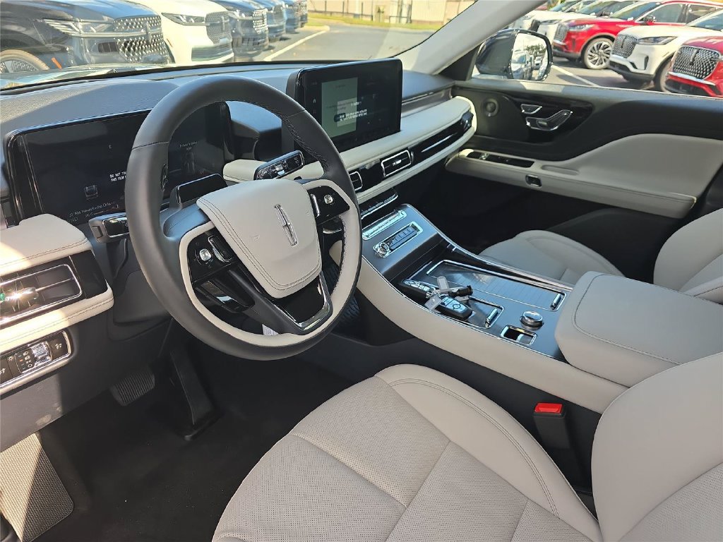 New 2027 Lincoln Aviator 2WD image 17