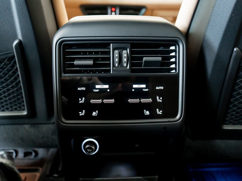 Certified 2025 Porsche Cayenne AWD/4WD image 27