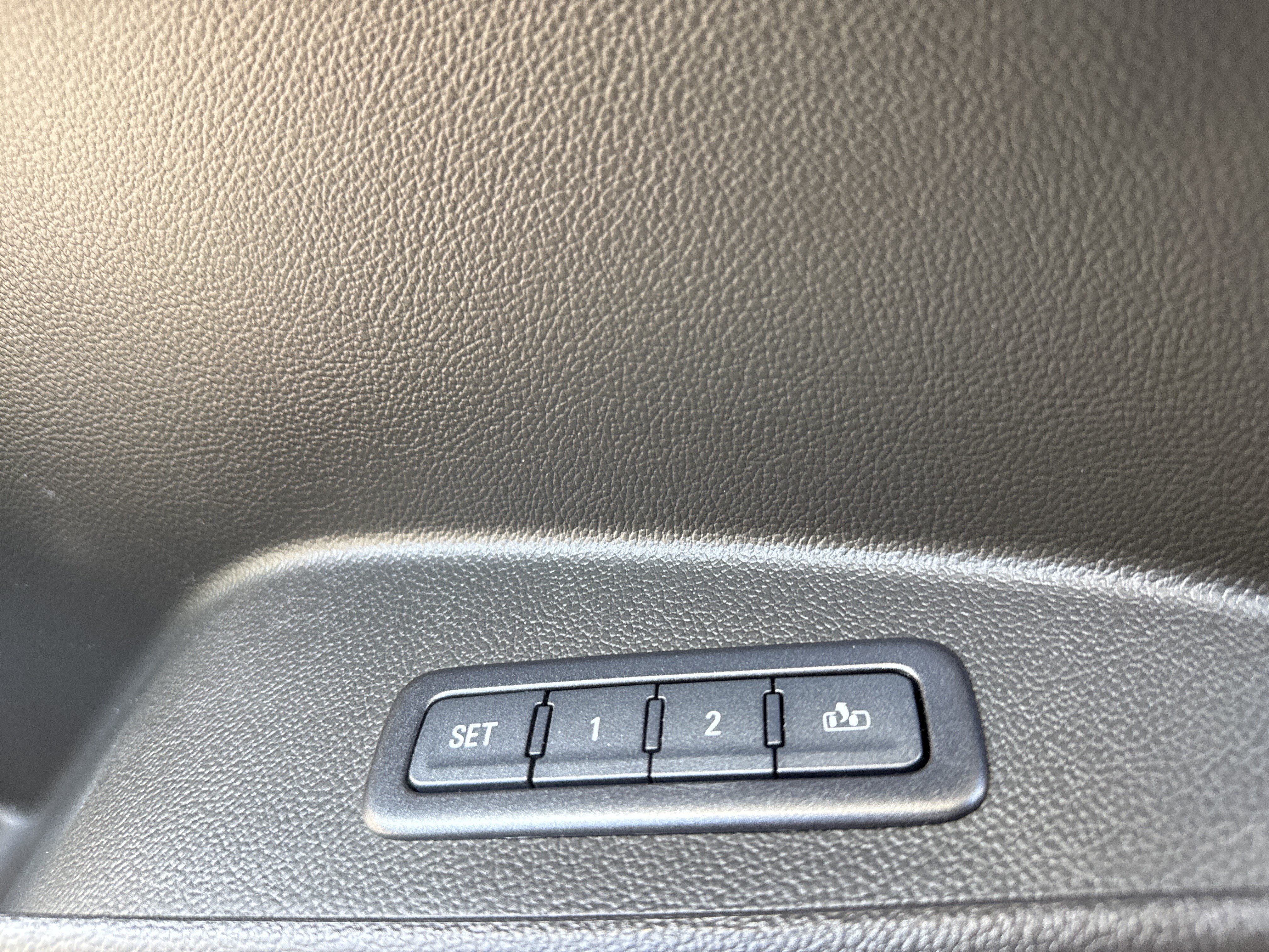 Used 2018 GMC Yukon Denali w/ Denali Ultimate Package RWD image 16