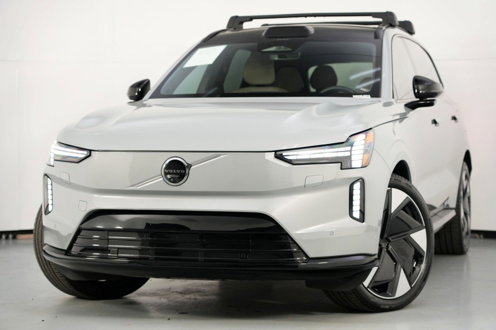 Used 2025 Volvo EX90 Ultra image 3