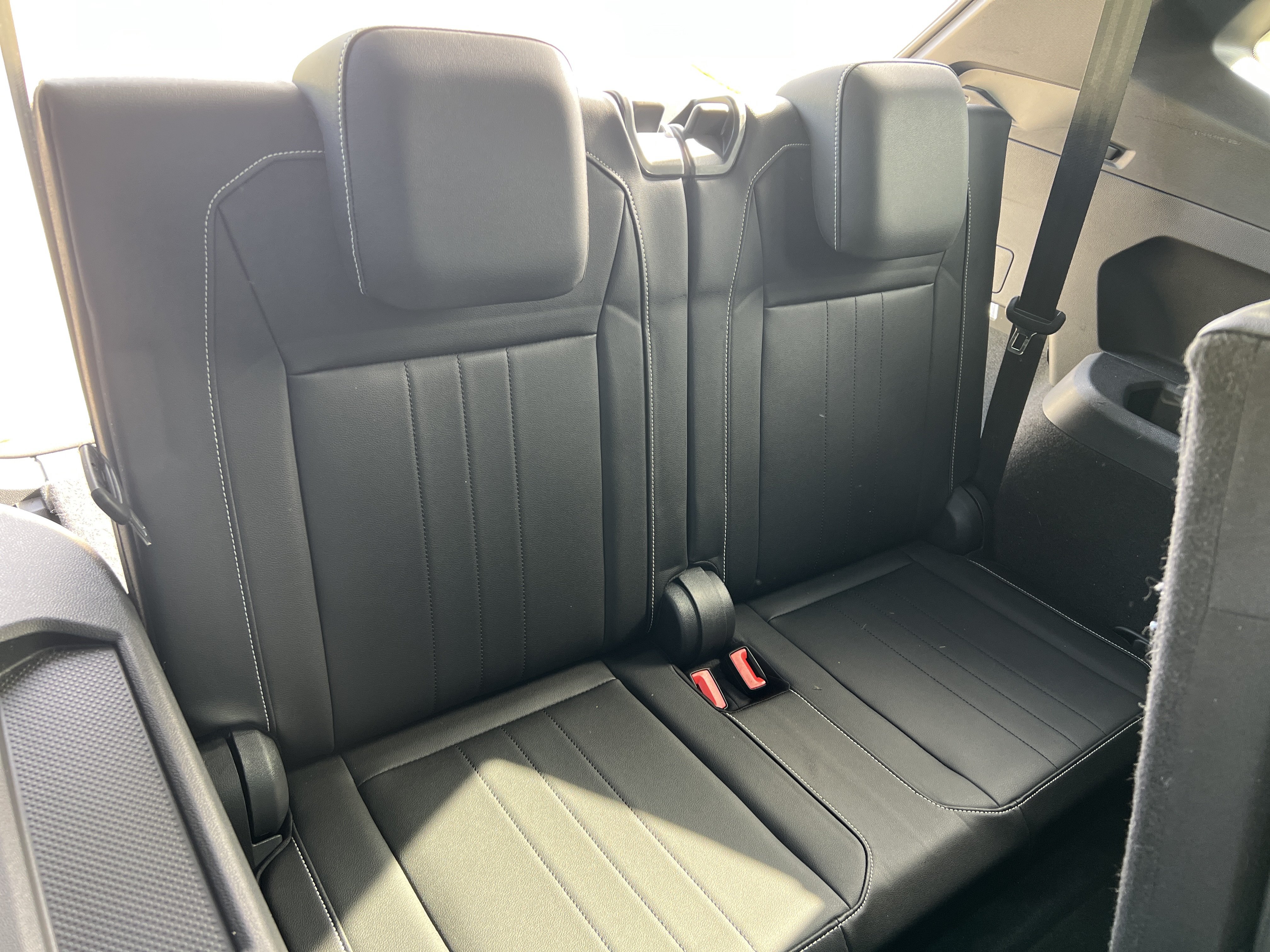 Certified 2023 Volkswagen Tiguan SE R-Line FWD image 29