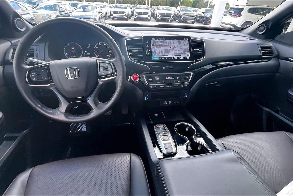 Used 2025 Honda Ridgeline Black Edition image 3