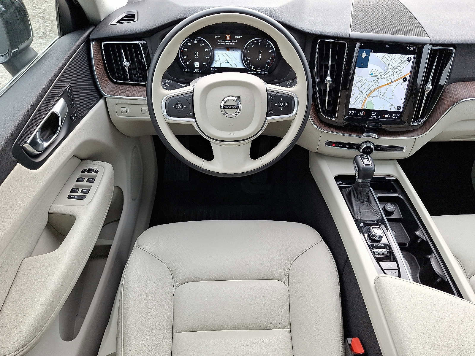 Used 2021 Volvo XC60 T5 Momentum w/ Premium Package image 11