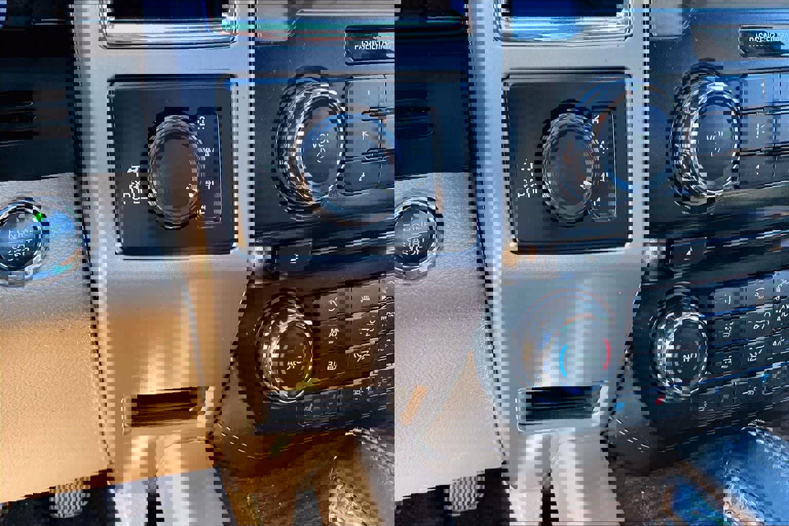 Used 2016 Ford F150 Lariat image 33