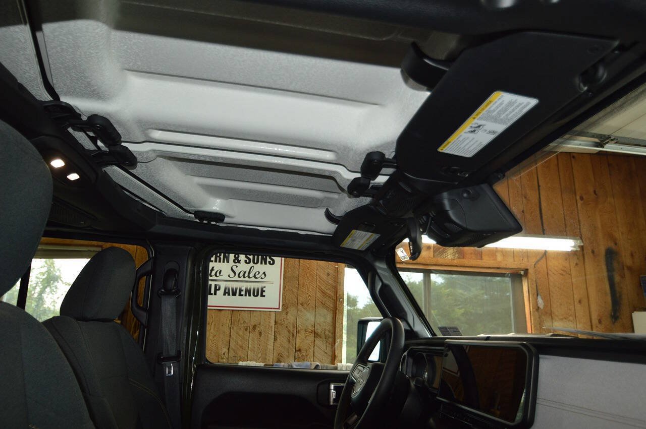Used 2024 Jeep Wrangler Unlimited w/ Convenience Group AWD/4WD image 8