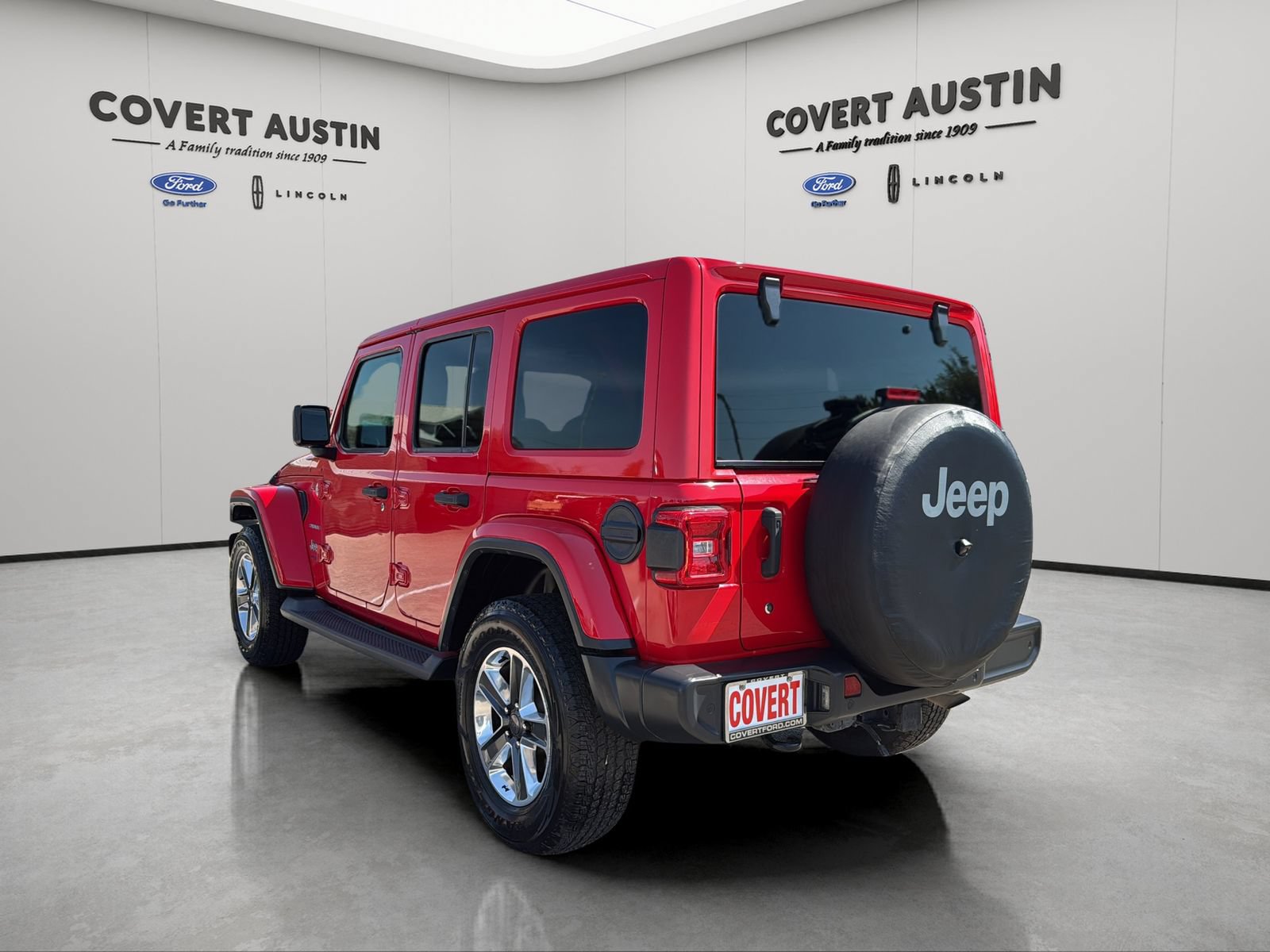 Used 2018 Jeep Wrangler Unlimited Sahara AWD/4WD image 3