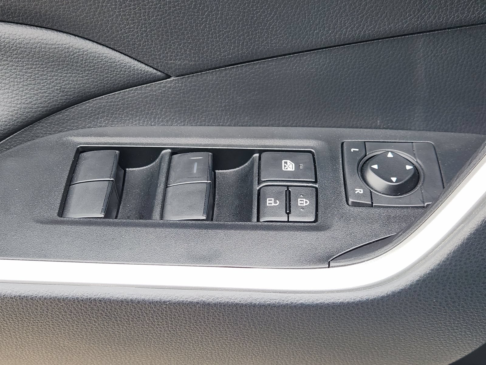 Used 2023 Toyota RAV4 XSE AWD/4WD image 28