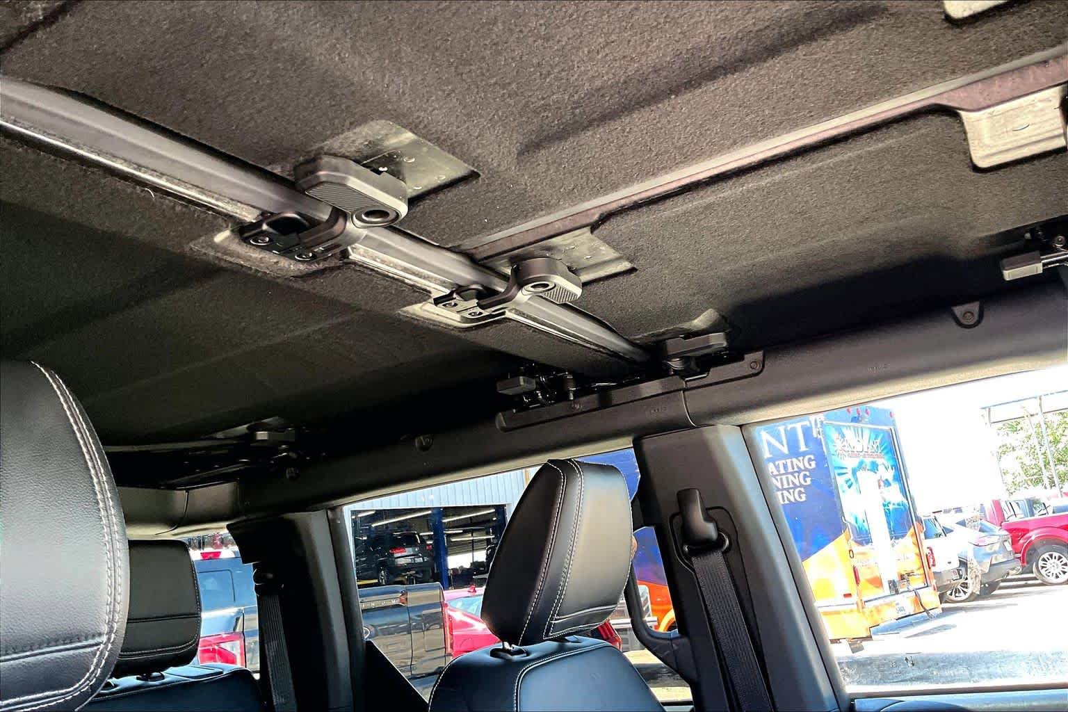 Used 2025 Ford Bronco Outer Banks AWD/4WD image 14