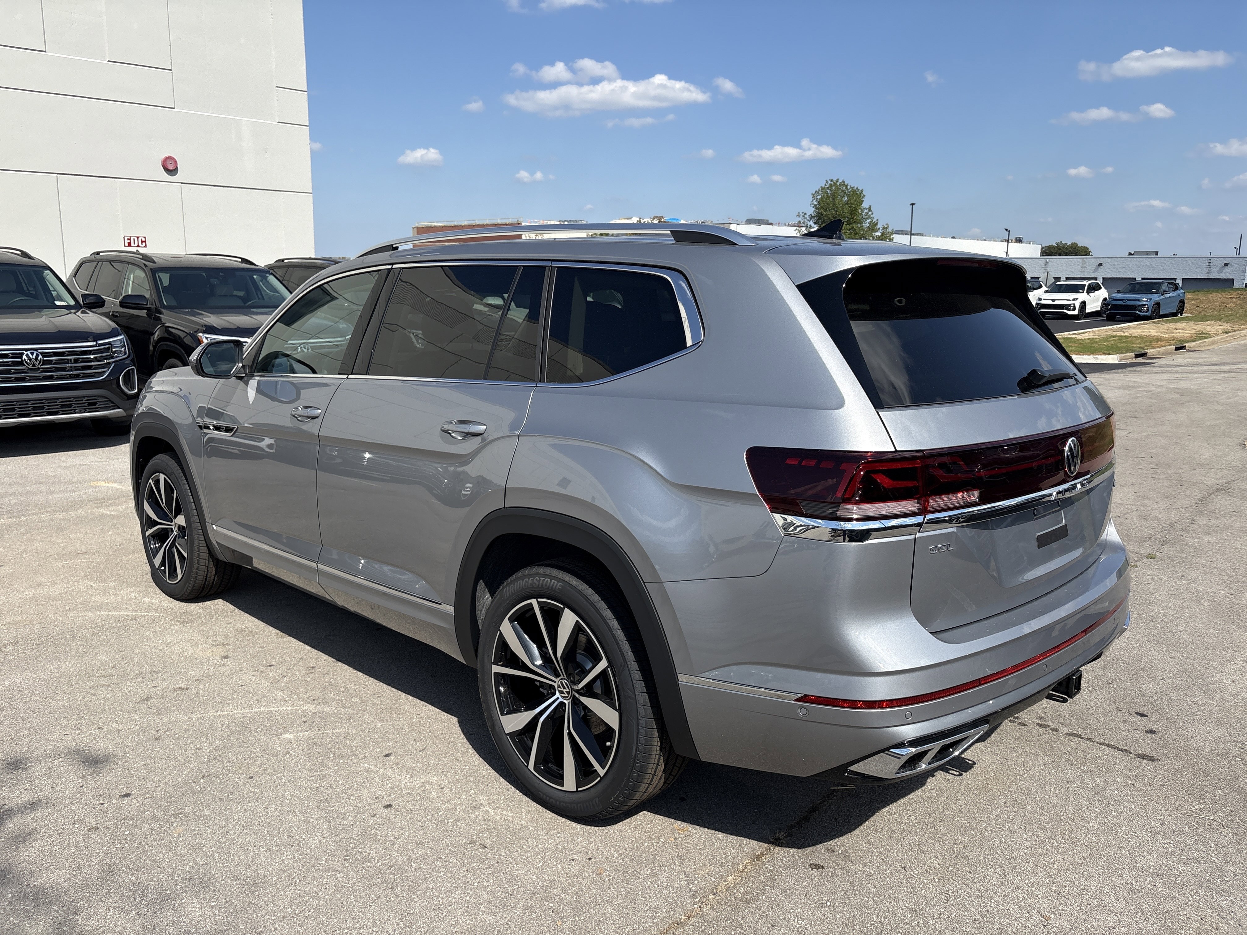 New 2026 Volkswagen Atlas SEL Premium R-Line image 5