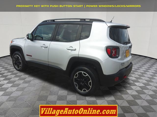 Used 2016 Jeep Renegade Trailhawk AWD/4WD image 2