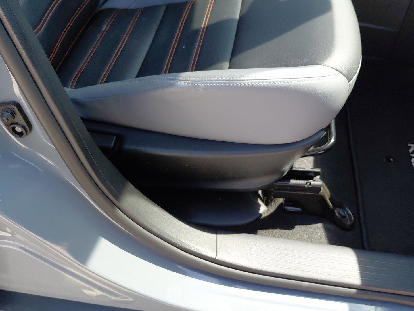 Used 2023 Nissan Kicks SR w/ SR Premium Package FWD image 8