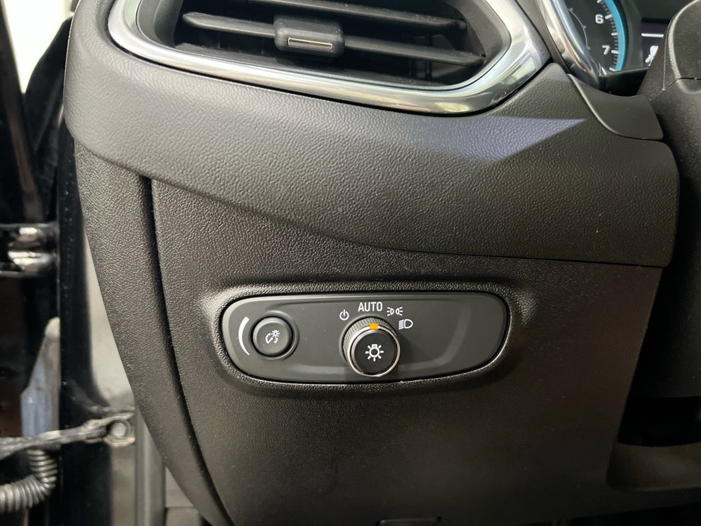 Used 2019 Chevrolet Equinox LS AWD/4WD image 18