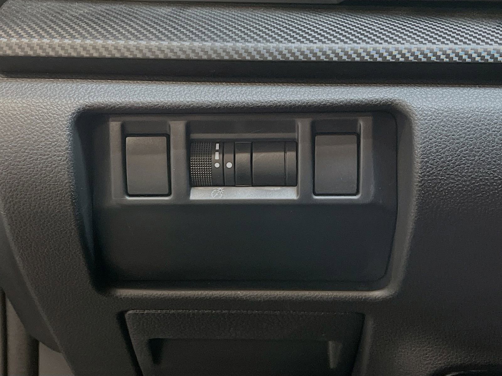 Used 2025 Subaru Crosstrek 2.0i Premium image 10