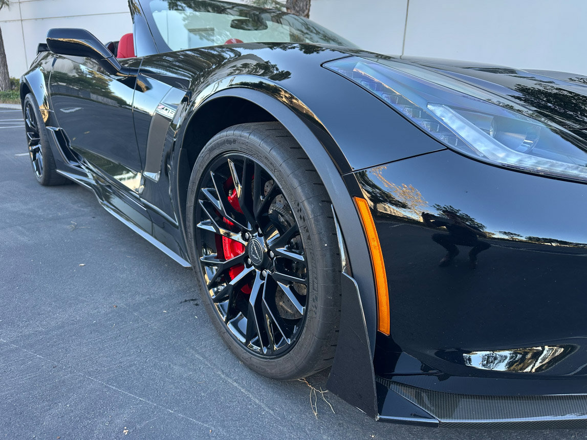 Used 2015 Chevrolet Corvette Z06 w/ 3LZ Preferred Equipment Group image 4