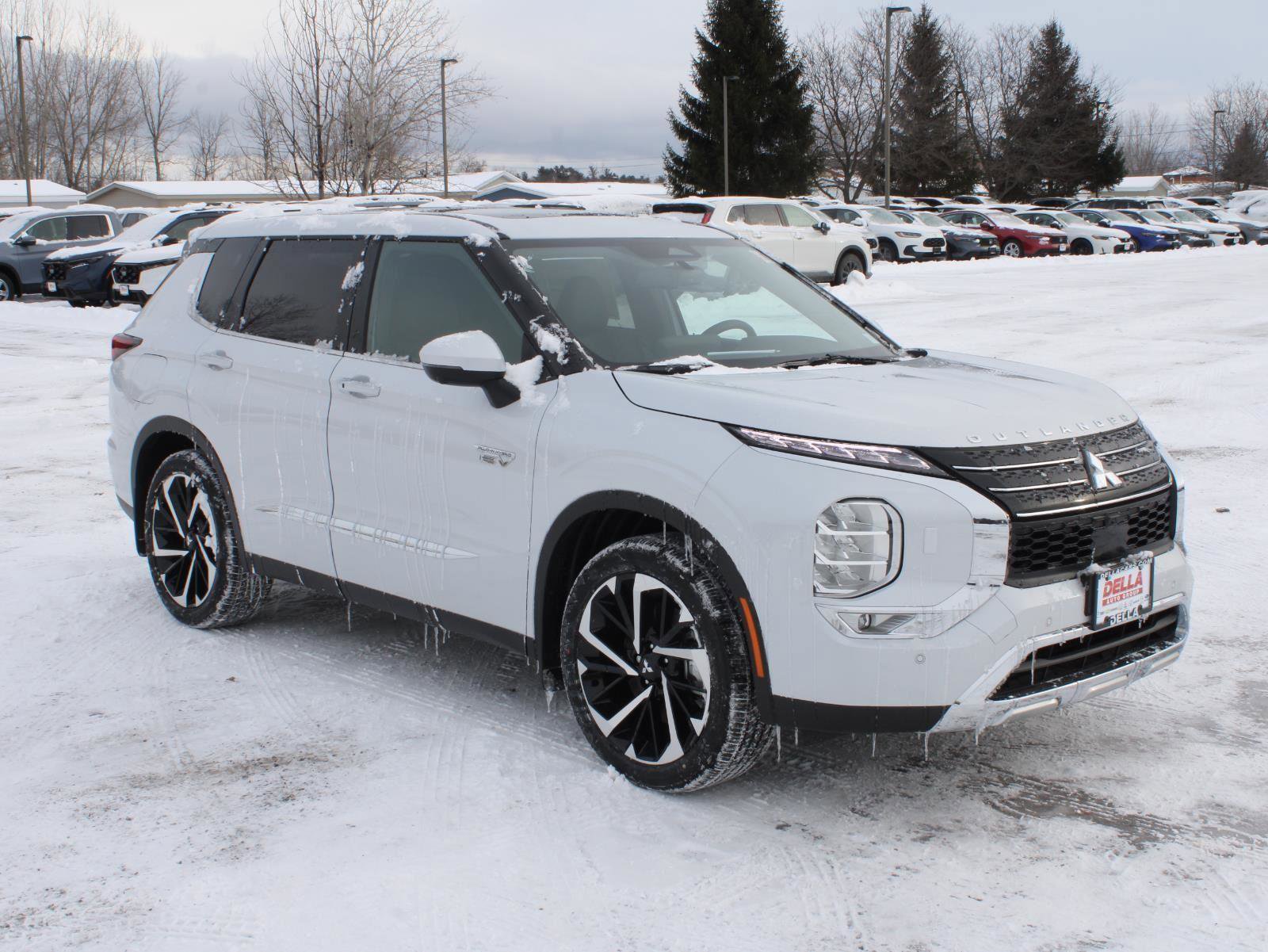 New 2025 Mitsubishi Outlander SE image 3
