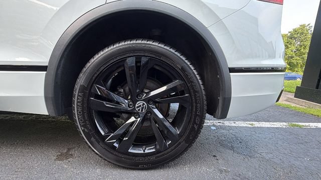Used 2023 Volkswagen Tiguan SE R-Line AWD/4WD image 9